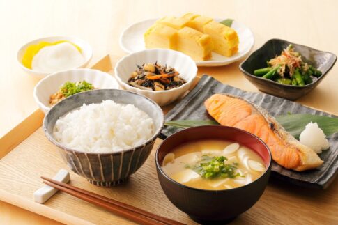 「和食」を英語でどう表現？日本食のマナーやレシピを例文解説