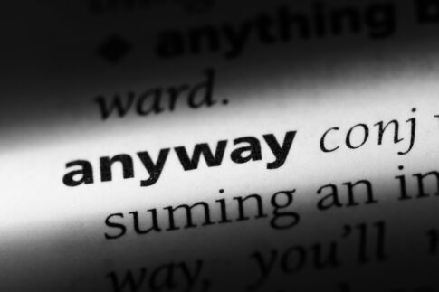 「anyway」の意味は？スラングやビジネスでの使い方を例文を用いて解説