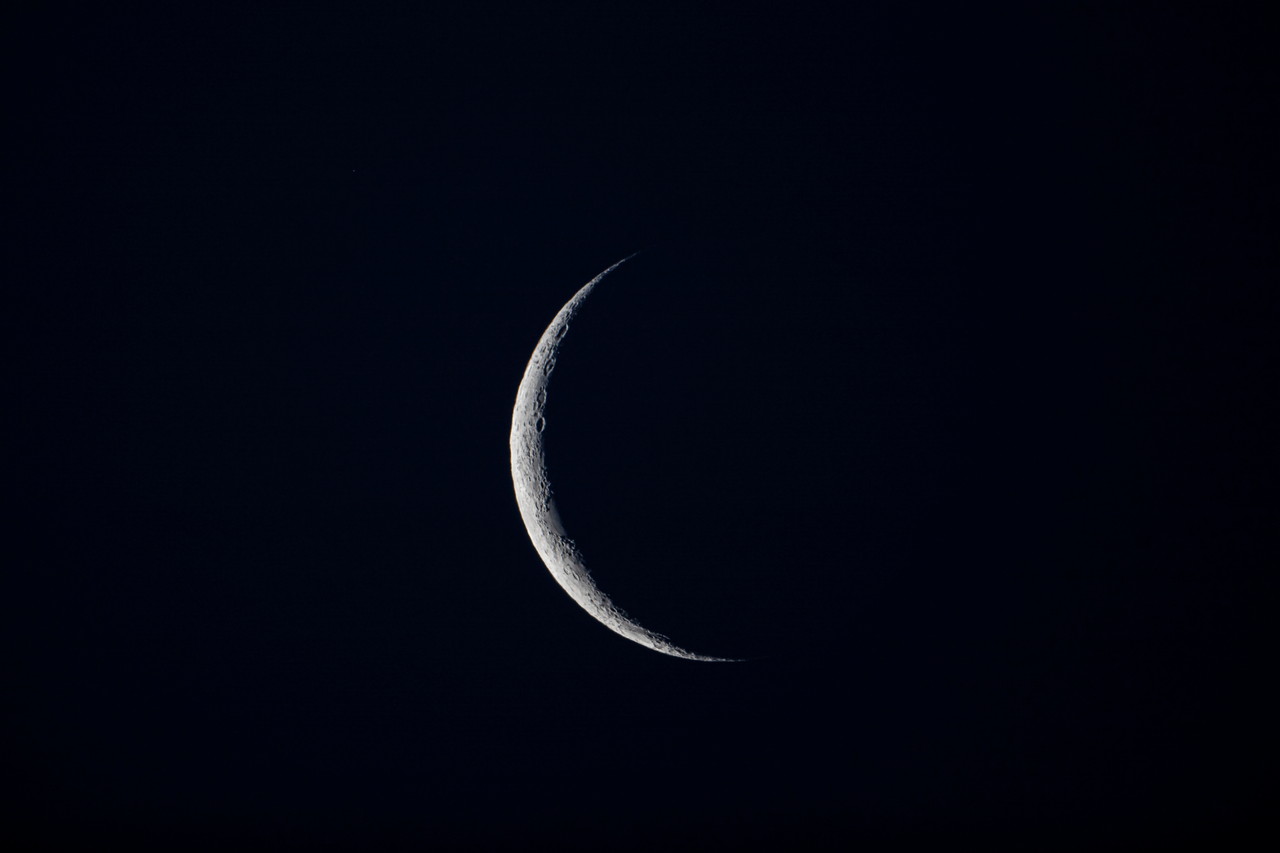 三日月」は英語でcrescent｜読み方から満月・新月などの関連表現も解説 - 笑えるEnglish｜藤原紗耶公式サイト