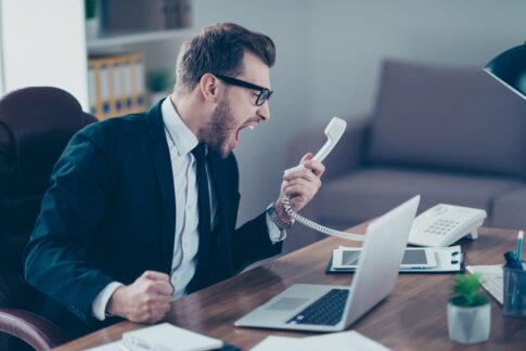 screamの意味は？過去形や発音からスラング表現まで例文を用いて解説