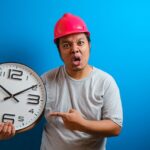 「遅刻」は英語で？lateを使ったスラングも含めて解説