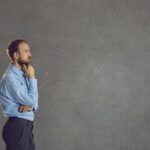 「ためらう」は英語で？hesitateの読み方や使い方を例文を用いて解説