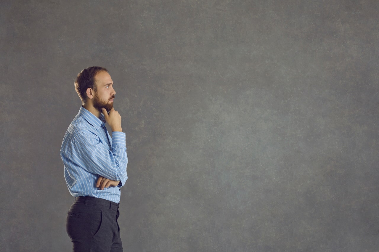 「ためらう」は英語で？hesitateの読み方や使い方を例文を用いて解説