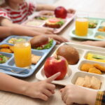 給食を英語で表現すると?まかないの表現方法からランチ事情まで解説