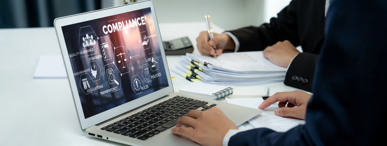 コンプライアンスは英語でどう表現する？例文を用いて解説