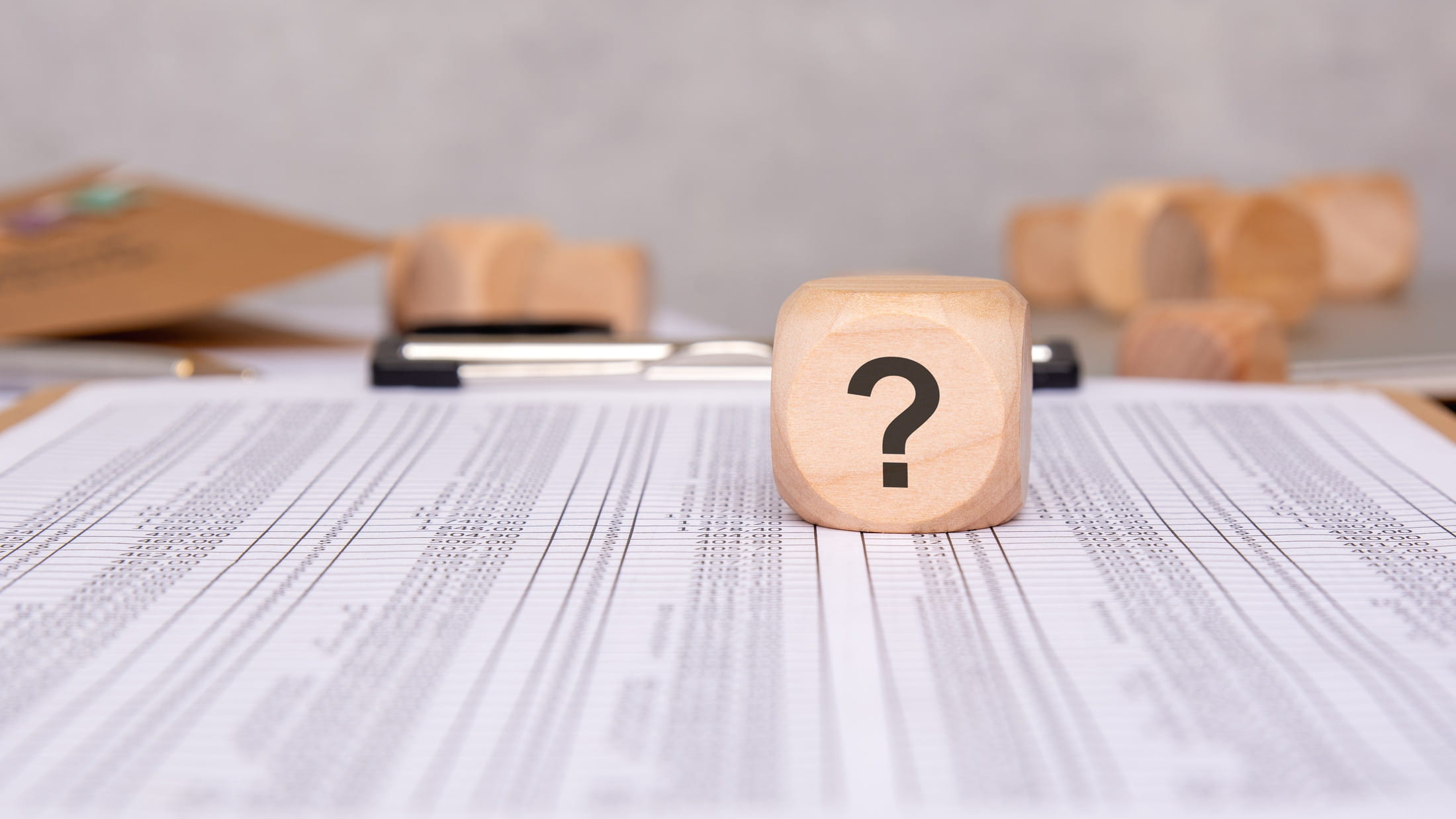 queryの意味は？発音の読み方からquestionやinquiryとの違いも例文解説